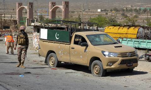 Πακιστάν: Επίθεση πακιστανού Ταλιμπάν καμικάζι με τέσσερις νεκρούς