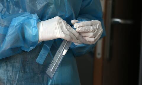 Εμβολιασμοί «μαϊμού»: «Δίνουν μέχρι και 200 ευρώ για την απόκτηση πλαστών πιστοποιητικών»