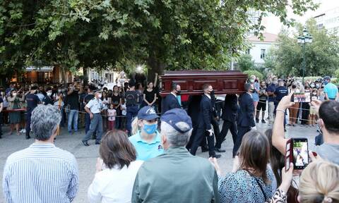 Μίκης Θεοδωράκης: Ολοκληρώνεται σήμερα το λαϊκό προσκύνημα - Την Πέμπτη στο Γαλατά Χανίων η ταφή