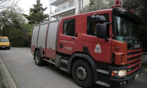 Έκρηξη σε διώροφο σπίτι στα Καλύβια - Υπάρχουν τραυματίες