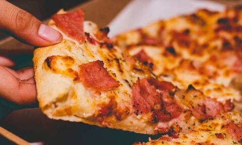 Έρευνα: Πώς θα κόψεις δίκαια τα κομμάτια της πίτσας