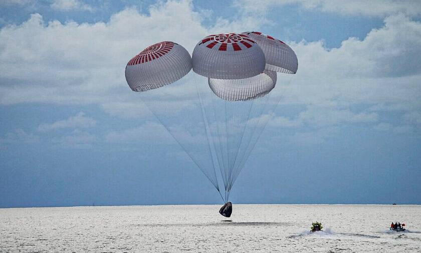 SpaceX: Προσθαλασσώθηκε ανοιχτά της Φλόριντας το σκάφος με τους 4 πρώτους τουρίστες του διαστήματος
