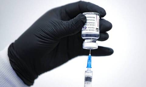 «Πράσινο φως» για τους εμβολιασμένους Ευρωπαίους με AstraZeneca να ταξιδεύουν στις ΗΠΑ