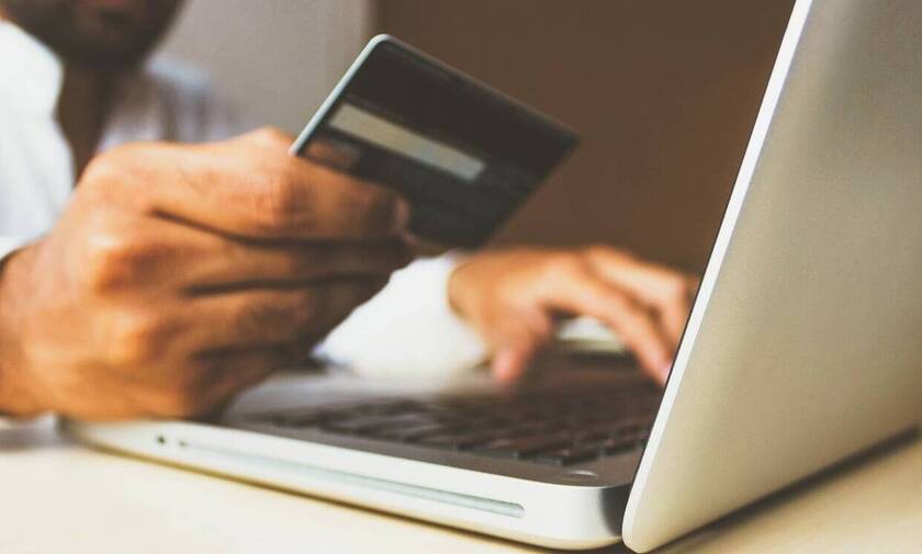 Ηλεκτρονικές αποδείξεις: Έκπτωση φόρου για όσους πληρώνουν με κάρτες 
