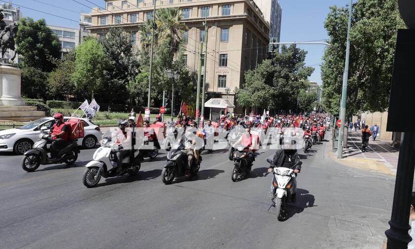 Απεργία στον επισιτισμό: Μοτοπορεία στο κέντρο της Αθήνας