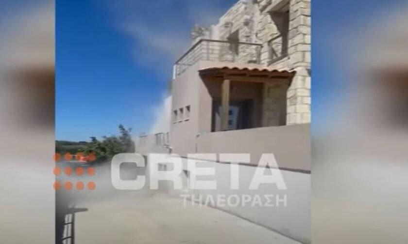 Σεισμός Κρήτη: Τμήμα σπιτιού καταρρέει μετά από μετασεισμό on camera