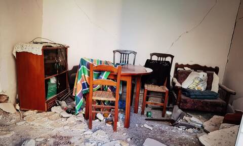 Αποστολή Newsbomb.gr στο Αρκαλοχώρι Κρήτης: Σεισμός την ώρα που κάτοικος μιλάει στην κάμερα