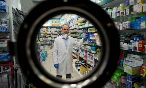 Οι Έλληνες εμπιστεύονται τον φαρμακοποιό τους – Τι έδειξε και τι απέδειξε η πανδημία