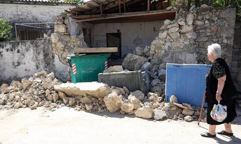 Σεισμός Κρήτη: Φτάνουν στο νησί τα πρώτα κοντέινερ για τους σεισμόπληκτους
