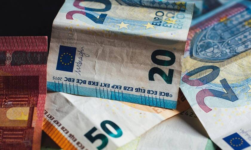 Πρόσθετους φόρους 4 δισ. ευρώ θα καταβάλουν νοικοκυριά και επιχειρήσεις το 2022