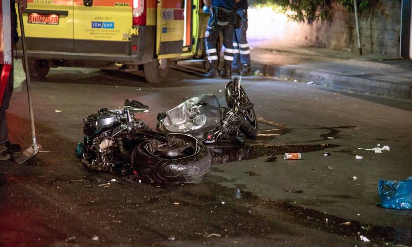 Αιγάλεω: Νεκρός μοτοσικλετιστής σε φρικτό τροχαίο - Διαλύθηκε η μηχανή του (σκληρές εικόνες)