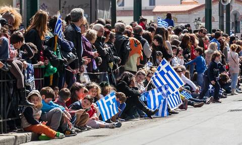 Δημογραφικό: Απογοήτευση! 500.000 λιγότεροι Έλληνες το 2021 - Πρόβλημα το μεταναστευτικό ισοζύγιο