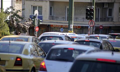 Κίνηση ΤΩΡΑ: «Κόλαση» στους δρόμους πριν την επέλαση του «Μπάλλου» - Ποιους δρόμους να αποφύγετε