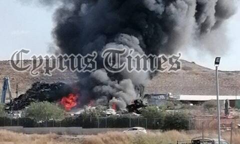 Συναγερμός στην Κύπρο: Μεγάλη πυρκαγιά σε εργοστάσιο στη βιομηχανική Γερίου (vid)