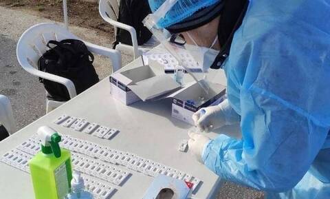Rapid test: Έρχονται «καμπάνες» 600 ευρώ στον ιδιωτικό τομέα για τους μη εμβολιασμένους