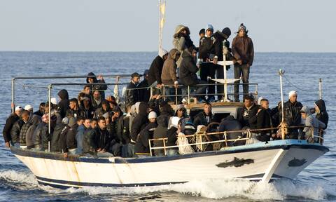 SOS στη Μεσόγειο: 128 άνθρωποι κινδυνεύουν να πνιγούν, σύμφωνα με ιταλικά ΜΜΕ