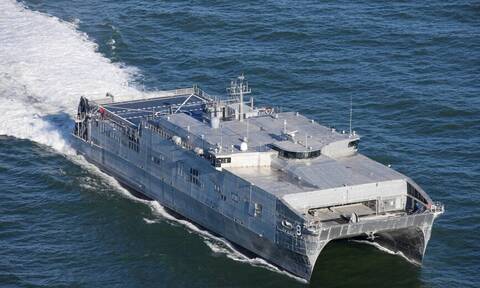 28η Οκτωβρίου: Στη Θεσσαλονίκη το «θηρίο» του αμερικανικού ναυτικού «USNS YUMA»