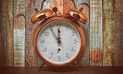 Αλλαγή ώρας 2021: Γυρίζουν τα ρολόγια μια ώρα πίσω την Κυριακή τα ξημερώματα