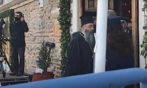Θεσσαλονίκη: Εισαγγελική παρέμβαση για τον ιερέα που έβαζε πιστούς στον Άγιο Δημήτριο χωρίς μάσκα