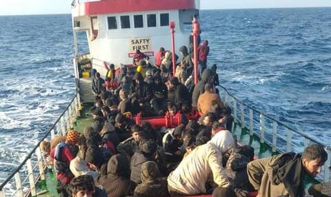 ΣΥΡΙΖΑ για πλοίο με μετανάστες στην Κρήτη: Η κυβέρνηση θέτει σε κίνδυνο τη ζωή 400 ανθρώπων