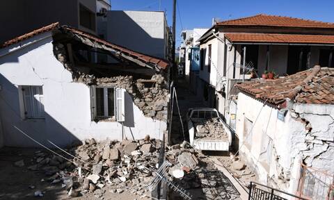 Ένας χρόνος από τον σεισμό στη Σάμο: Σε οδό «Άρη και Κλαίρης» μετονομάστηκε ο μοιραίος δρόμος