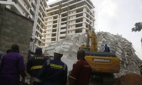 Κατάρρευση κτιρίου στη Νιγηρία: Τους έξι έφθασαν οι νεκροί, άλλοι περίπου 100 άνθρωποι αγνοούνται