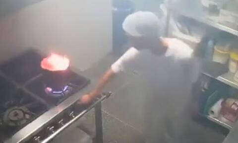 Μεξικό: Απίστευτο περιστατικό με κουζίνα εστιατορίου να τυλίγεται στις φλόγες