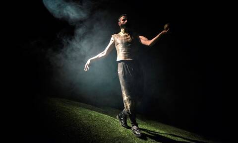 Άρης Σερβετάλης: Ο «άνθρωπος του Θεού» σε σύγχρονο ελληνικό γουέστερν