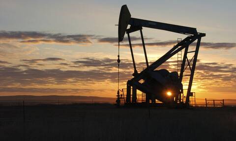 «Καλπάζουν» οι δείκτες στη Wall Street - Μεγάλη πτώση στην τιμή του πετρελαίου