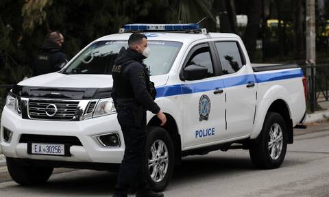 Θεσσαλονίκη: Πώς οι αστυνομικοί συνέλαβαν τον διαρρήκτη που κρύφτηκε στη ντουλάπα (vid)