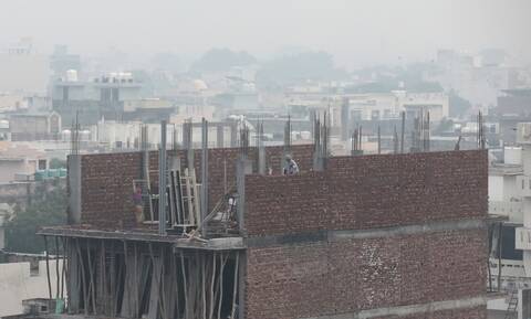 Ινδία: Το Νέο Δελχί «πνίγεται» κάτω από το νέφος (pics)