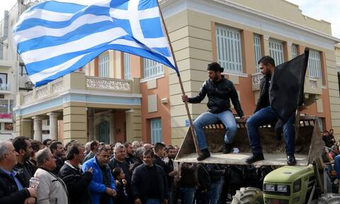 Αγροτικές κινητοποιήσεις: Στους δρόμους αγρότες και κτηνοτρόφοι στην Κρήτη - Έρχονται στην Αθήνα