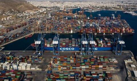 Σε άτακτη υποχώρηση η Cosco από την πίεση των εργαζομένων στο λιμάνι του Πειραιά