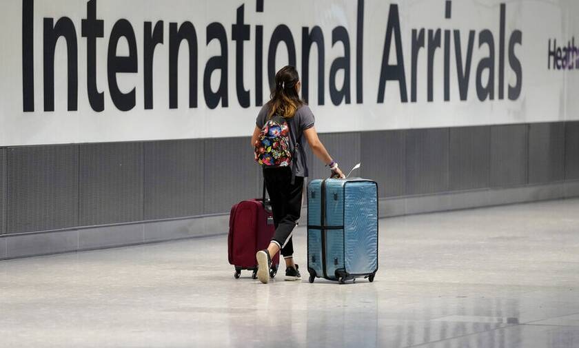 Χαμός σε πτήση από Κύπρο: Τι... βρωμερό είδαν στον ιμάντα αντί για τις αποσκευές (pics)