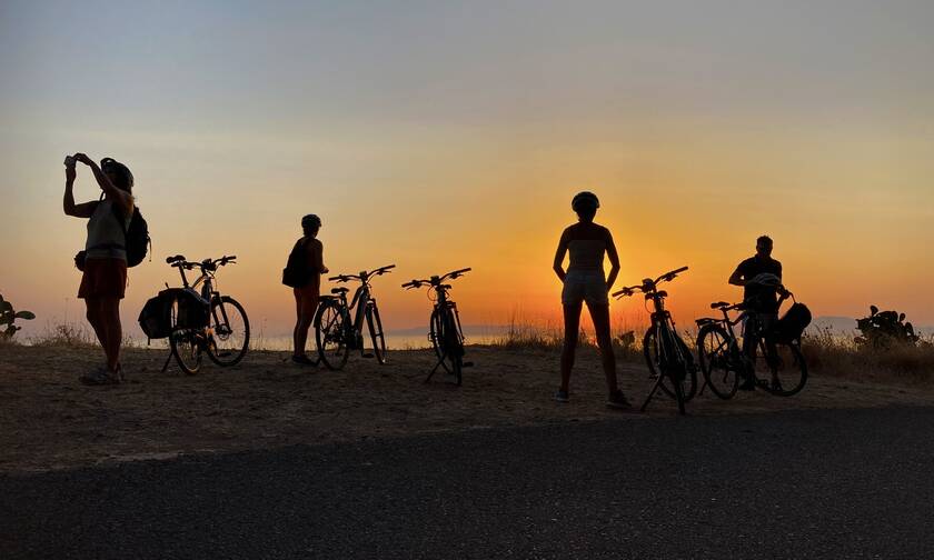 Ποδηλατώντας στη δυτική Μάνη: Ορθοπεταλιές ως την Καρδαμύλη - Μία εμπειρία ζωής σε ευλογημένο τόπο