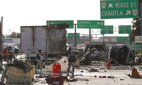 Τραγωδία στο Μεξικό: Καραμπόλα οχημάτων στην εθνική οδό με τουλάχιστον 19 νεκρούς