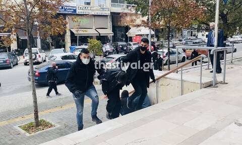 Θεσσαλονίκη: Κακουργηματική δίωξη στους δυο δράστες της φονικής ληστείας στο μίνι μάρκετ της Τούμπας