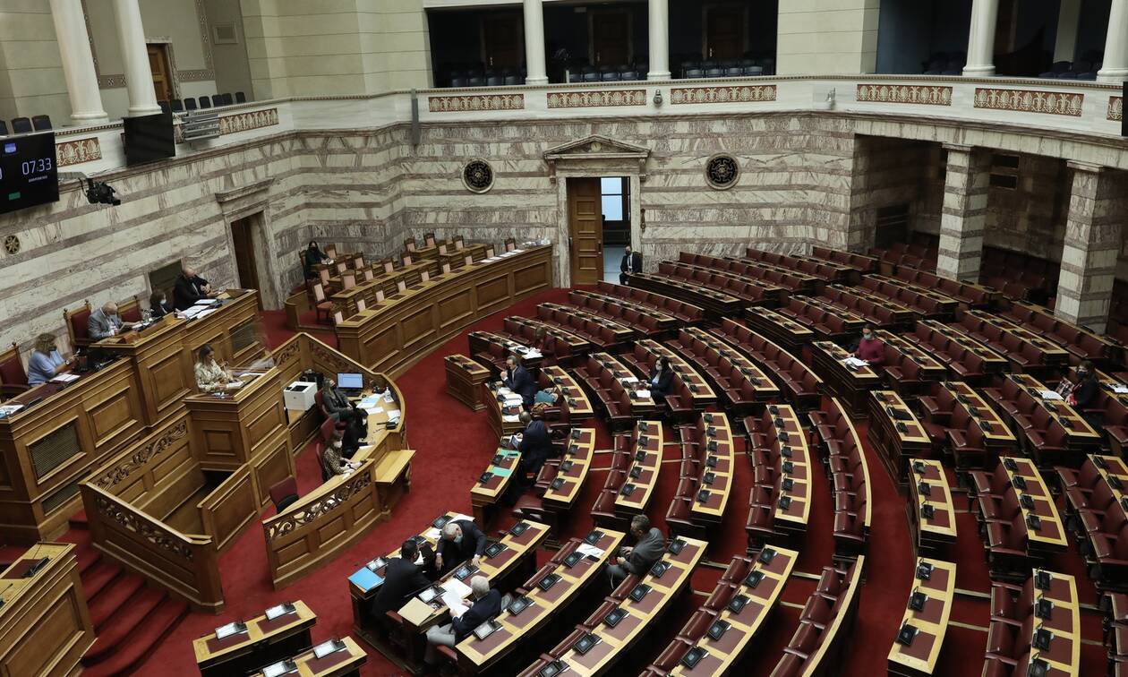 Βουλή: Τροπολογία για την αποστολή SMS στη μάχη κατά του κορονοϊού