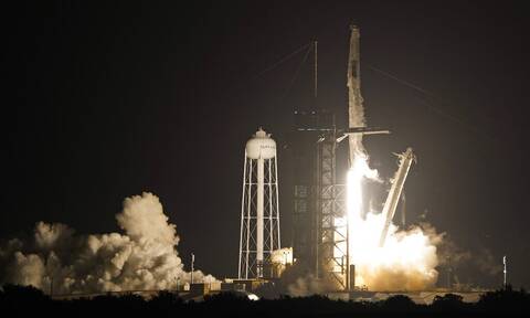 Απογειώθηκε ο πύραυλος της SpaceX - Μεταφέρει τέσσερις αστροναύτες στον ISS