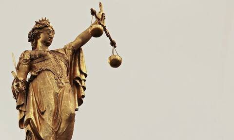 Κίνδυνος αποκλεισμού νομικών από τον διαγωνισμό δικαστών
