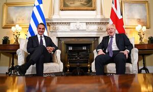 Τζόνσον – Μητσοτάκης: Ο φιλέλληνας Μπόρις και η ηγετική στάση του Έλληνα Πρωθυπουργού στη Γλασκώβη