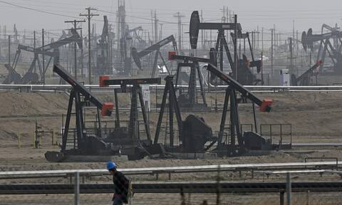 Τιμή πετρελαίου: Άνοδο σημειώνει το Brent - «Μάχη» για να κρατηθεί πάνω από τα 80 δολάρια το WTI