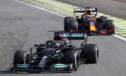 «Φωτιά» στην F1: Η Mercedes ζήτησε επανεξέταση του περιστατικού ανάμεσα σε Χάμιλτον και Φερστάπεν