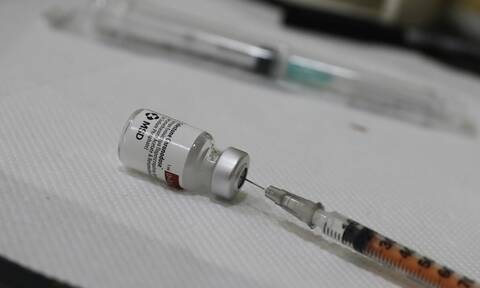 Γρίπη και κορονοϊός: Τι έδειξε μελέτη για τον ταυτόχρονο εμβολιασμό