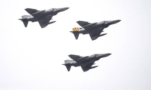 Πολεμική Αεροπορία: «Σείστηκαν» τα τουρκικά παράλια – Εκκωφαντική διέλευση F-4 πάνω από τη Μεγίστη
