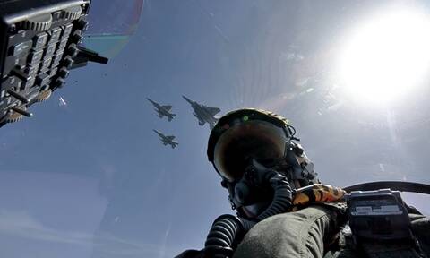 Υπερπτήσεις τουρκικών μαχητικών στο Αιγαίο – Στο... κυνήγι τους ελληνικά F-16
