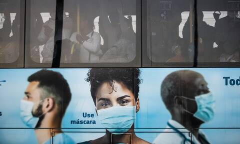Κορονοϊός: Η χρήση μάσκας στα ΜΜΜ μειώνει δραστικά την έκθεση στον ιό - Τι έδειξε νέα έρευνα