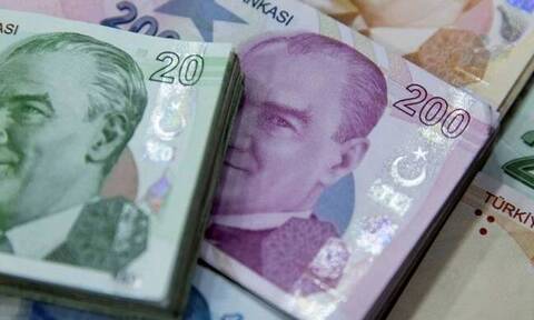 Υπό κατάρρευση η τουρκική λίρα – Στις 12,3 λίρες η ισοτιμία με το δολάριο