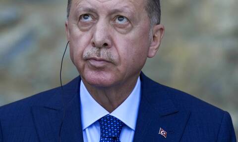 Τουρκία: Σε δικό του κόσμο ο Ερντογάν την ώρα που η κατάρρευση της λίρας βυθίζει τη χώρα στην κρίση