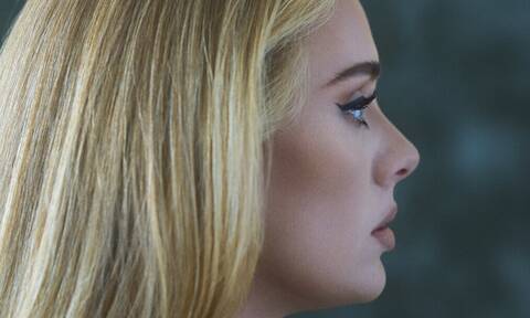 Adele: Σπάει ταμεία η ντίβα της ποπ – Διπλή πρωτιά για τον δίσκο «30»
